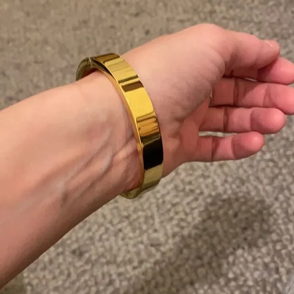 𝅺J. Crew gold bracelet. - Picture 5 of 9